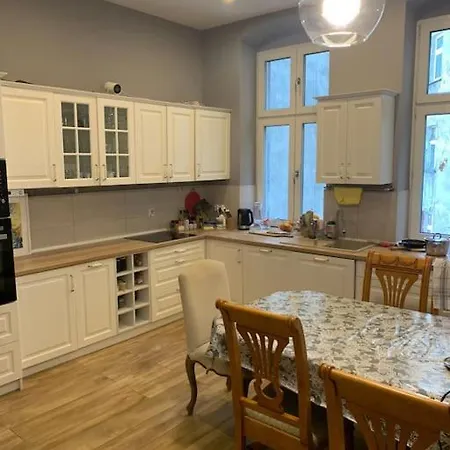 3 Bedroom Lux Center Apartment *