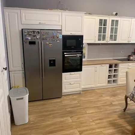 3 Bedroom Lux Center Apartment *