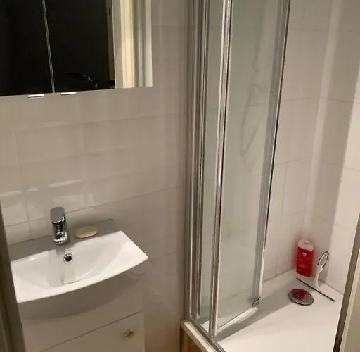 3 Bedroom Lux Center Apartment *