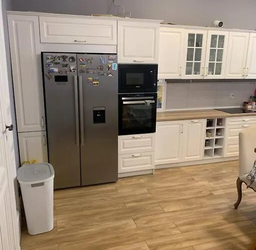3 Bedroom Lux Center Apartment *
