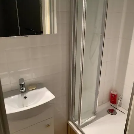 2 Bedroom Lux Center Apartment *