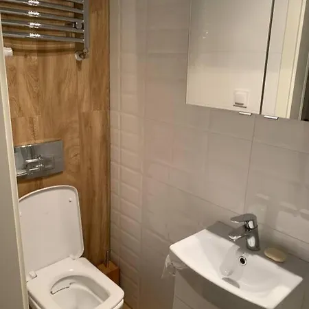 2 Bedroom Lux Center Apartment *